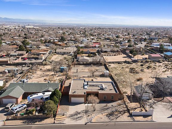 4th image of 3114 Sue Cir SE