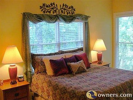 Master Br w/tray ceiling & rope lighting