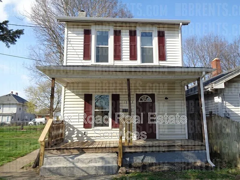 2 bed, 1.0 bath, 1100 sqft, $995 — Photo 1