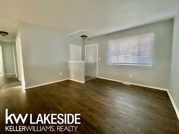 4th image of 22904 Violet St