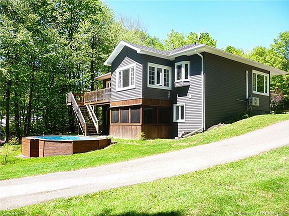 3rd image of 28 Mountain View Cres