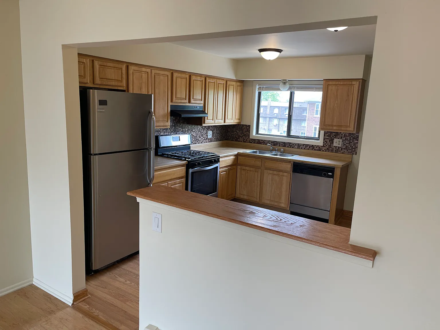 2 bed, 1.5 bath, 1000 sqft, $1,950 — Photo 4