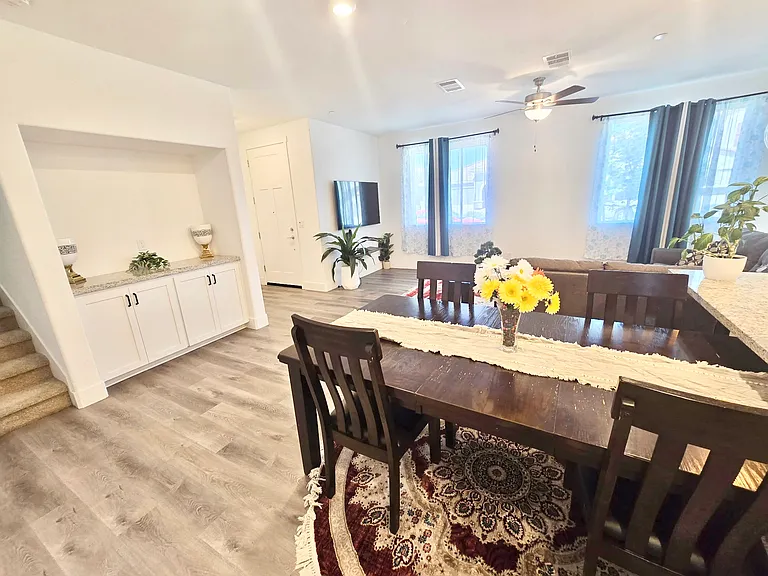 2137 Hunt St — Photo 13