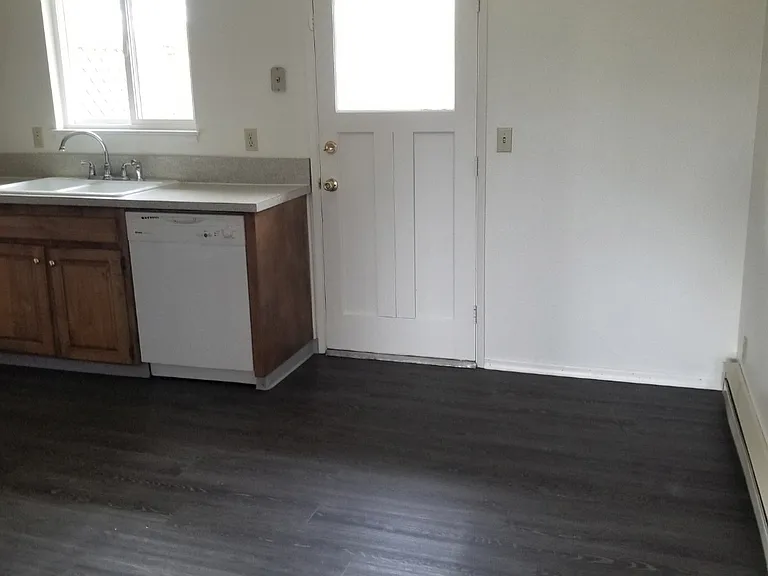 775 W D St — Photo 11