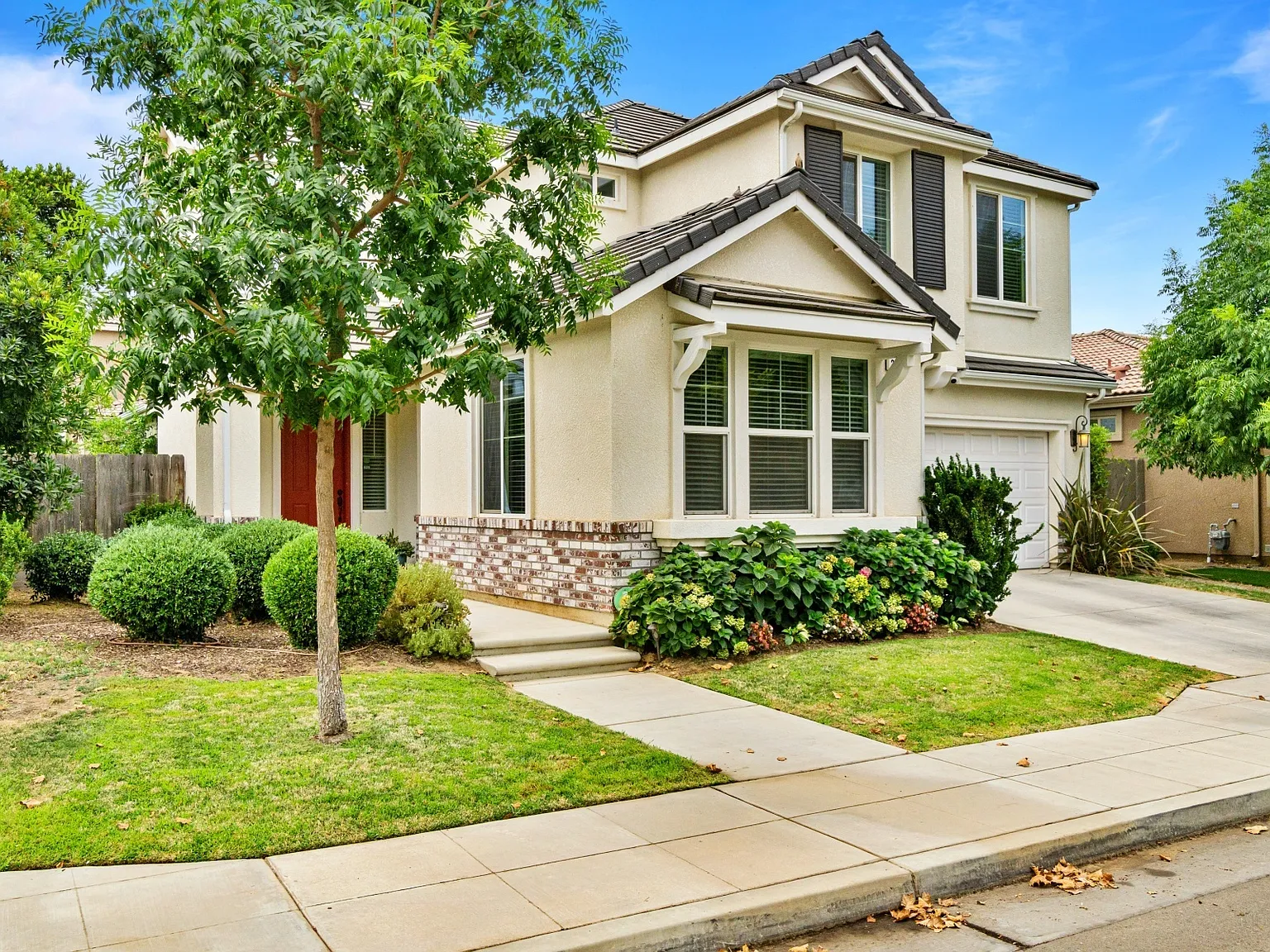 4 bed, 3.5 bath, 2245 sqft, $3,050 — Photo 3