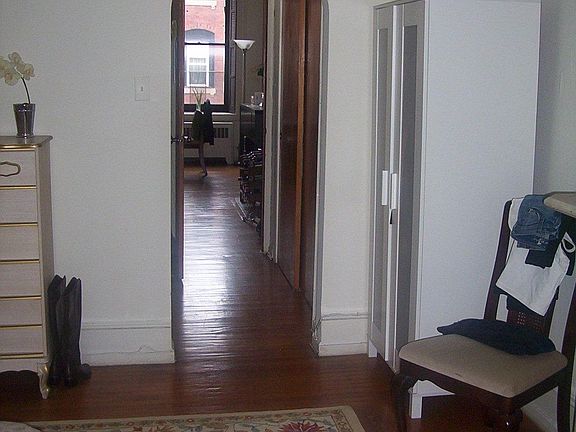 Bedroom w double closet