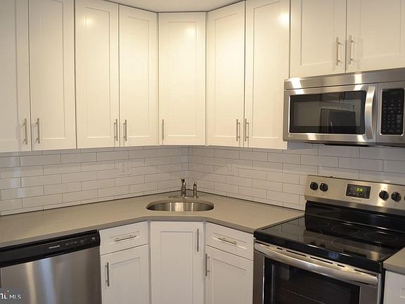 4th image of 38 Twin Brooks Dr