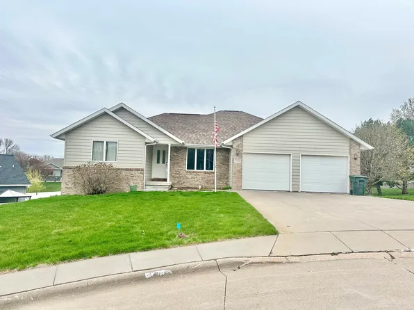 1106 W 41st St, Kearney, NE 68845