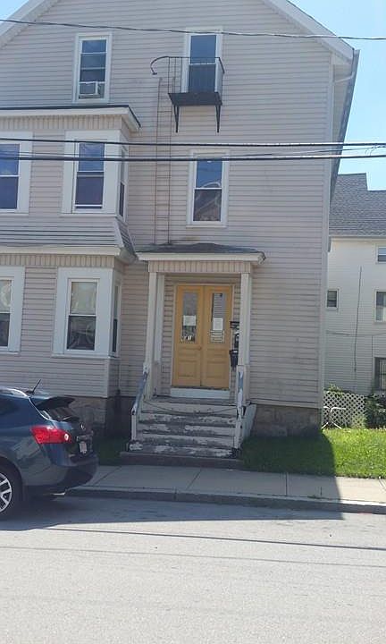 2nd image of 641 Maple St