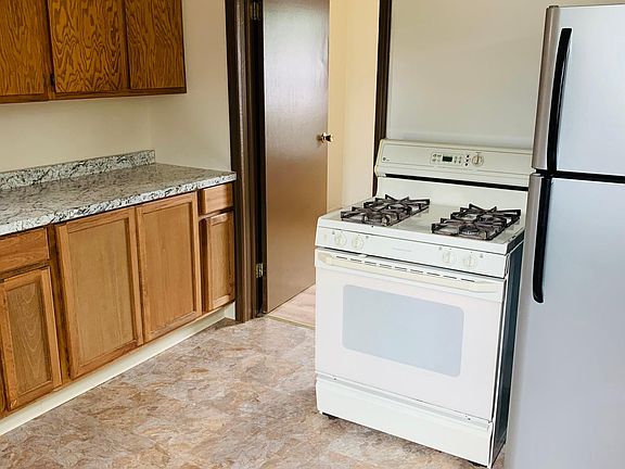 4th image of 330 Conklin Ave #1