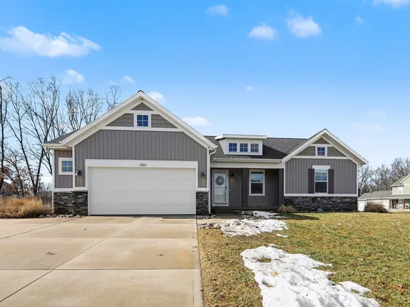 1325 Remington Dr, Lowell, MI 49331