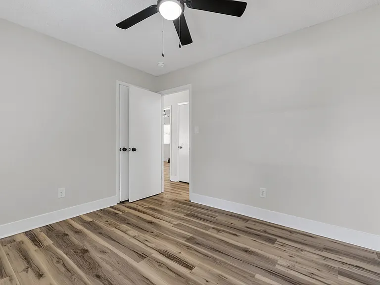 137 Grange St — Photo 17