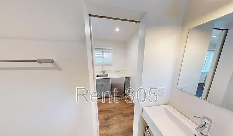 45 N Laurel St — Photo 10