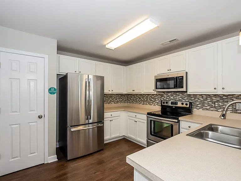 995 Ramsgate Dr SW — Photo 8