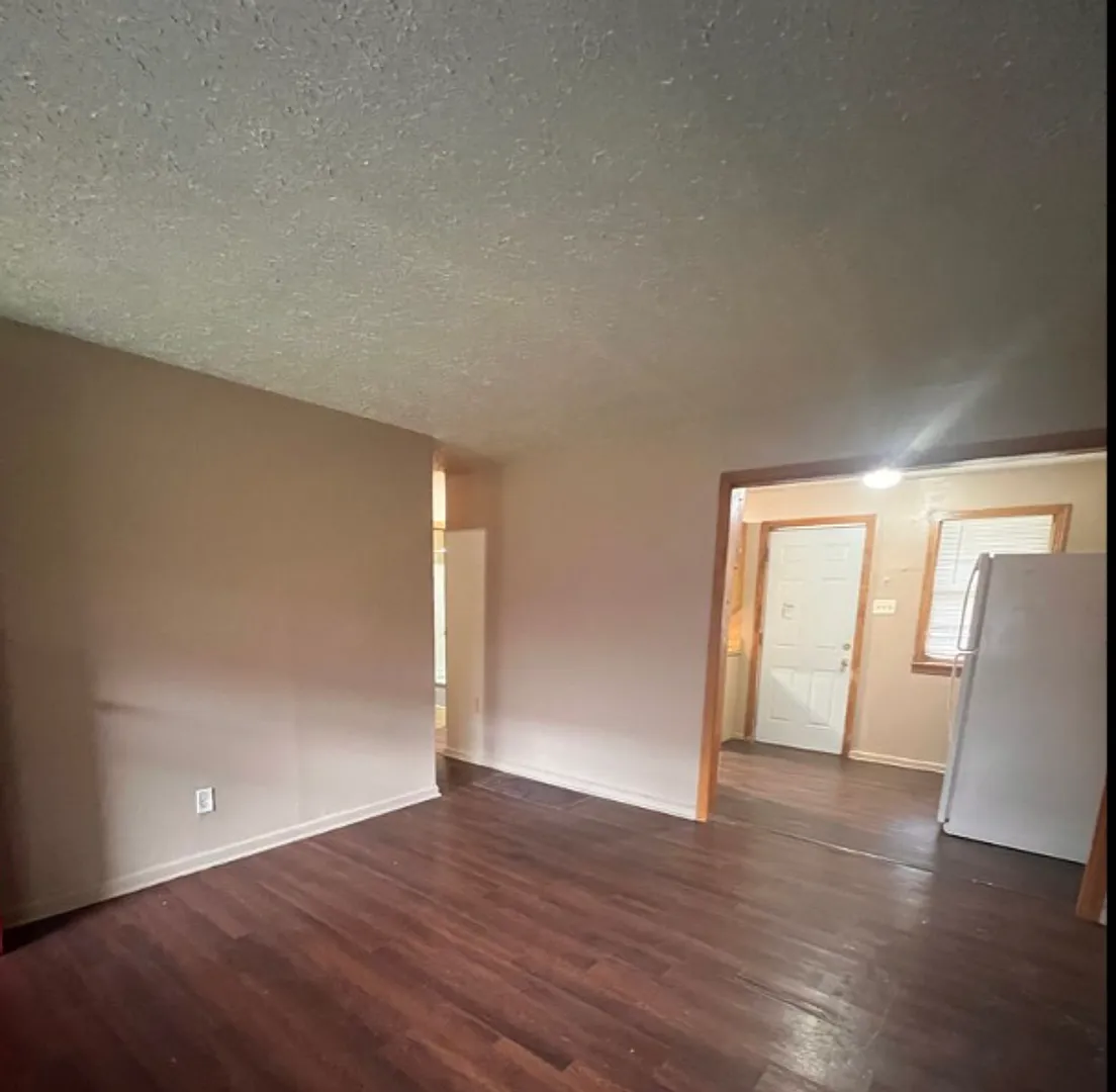 Emporia Apartments — Photo 2