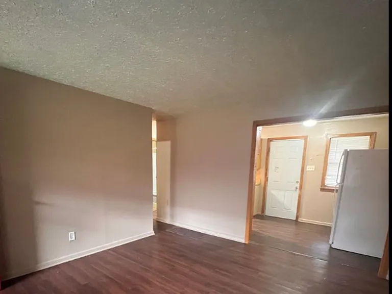 1031 S Emporia Ave — Photo 2