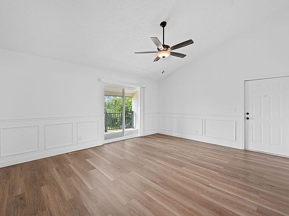 3rd image of 719 Meadow Wood Dr Unit 12