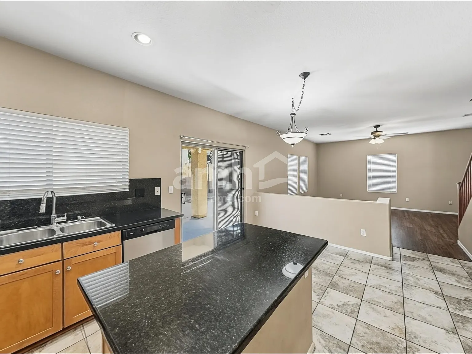 3 bed, 2.5 bath, 1566 sqft, $2,170 — Photo 4