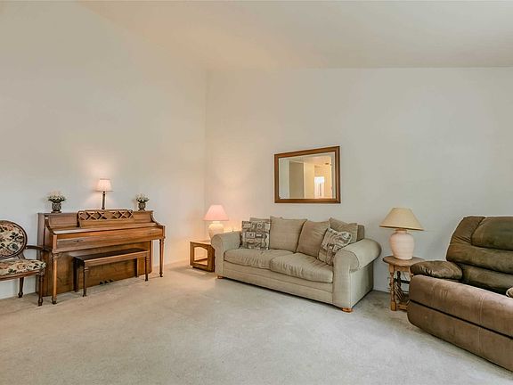 5th image of 88 Strathgate Dr