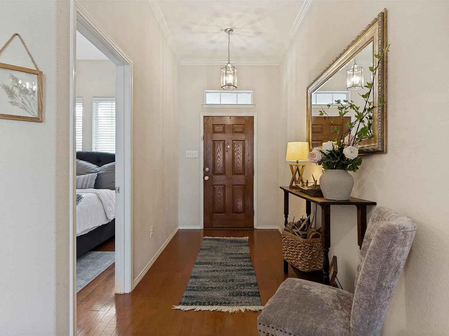 3 bed, 2.0 bath, 2127 sqft, $3,000 — Photo 2