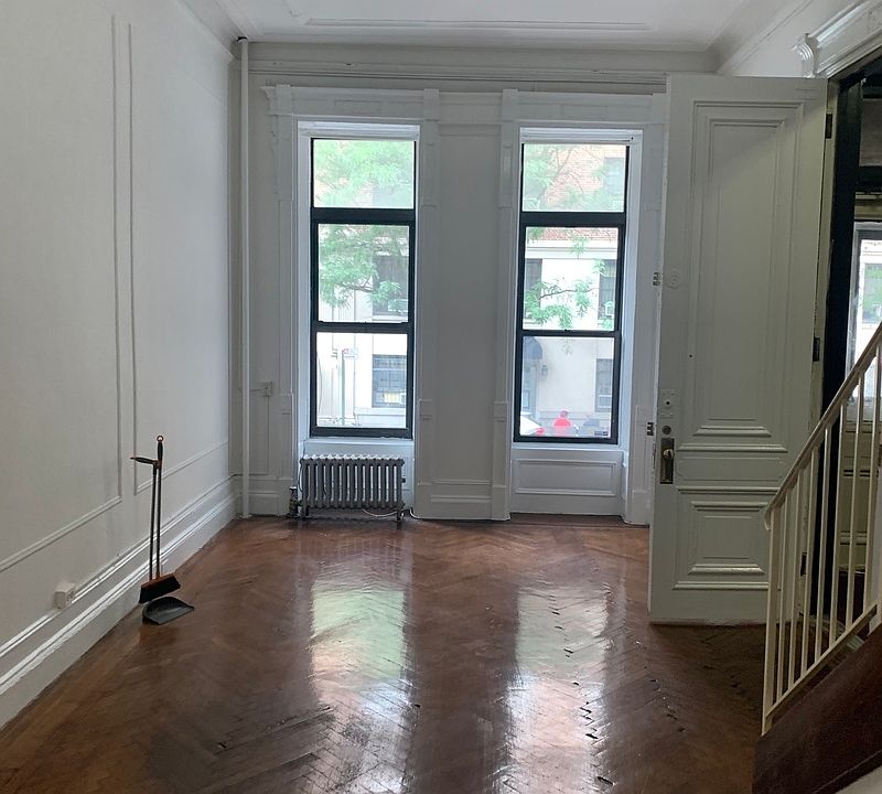 1st image of 144 W 73rd St #Lob1