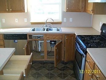 3rd image of 7156 Sovereign Dr NE