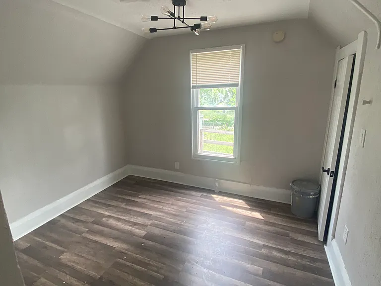 1049 King St — Photo 16