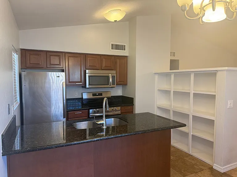 2527 S Maple Ave #102 — Photo 6