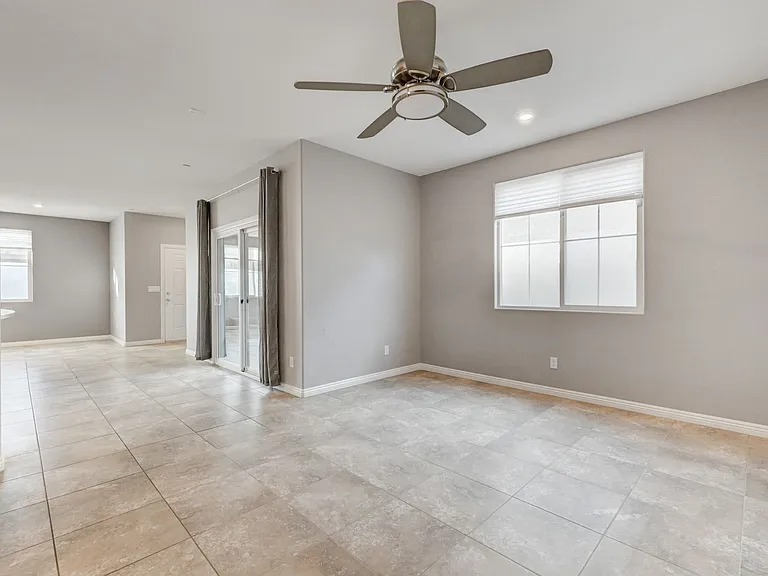 10669 Sariah Skye Ave — Photo 6