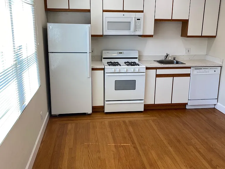 288 Everett Ave — Photo 4