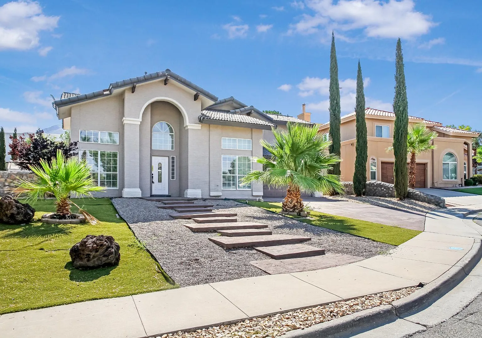 908 Los Pinos Way — Photo 3