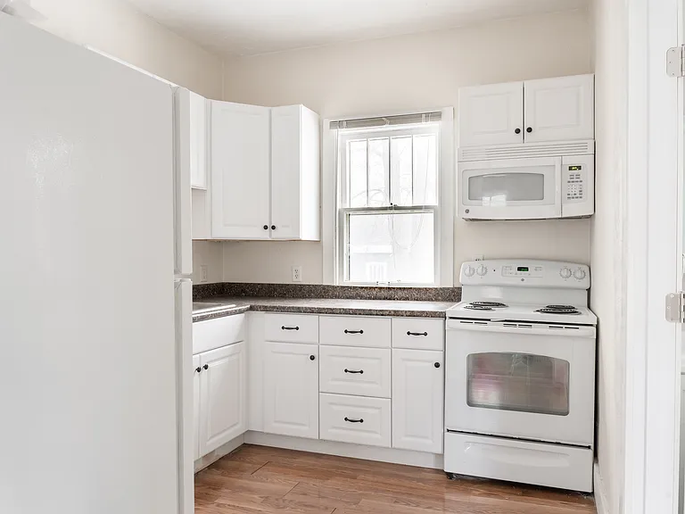 712 W 22nd St — Photo 11