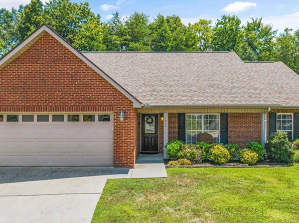 1026 Saint Johns Dr, Maryville, TN 37801