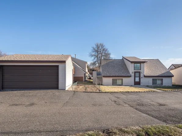 3121 Manitoba Ln, Bismarck, ND 58503