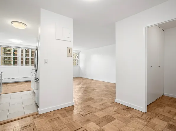 75 Henry Street image 4 of 9