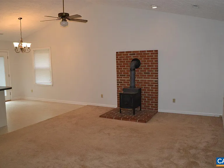 15 Englewood Dr — Photo 4