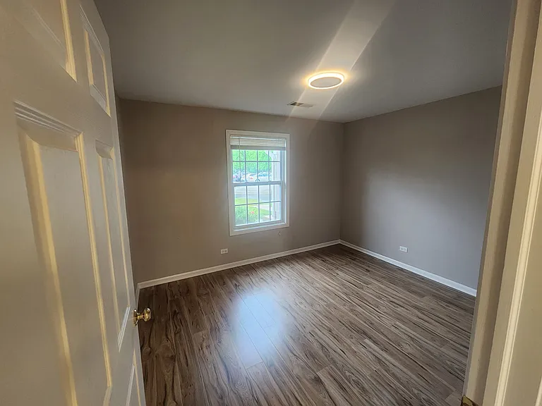 221 Norfolk Ct — Photo 15
