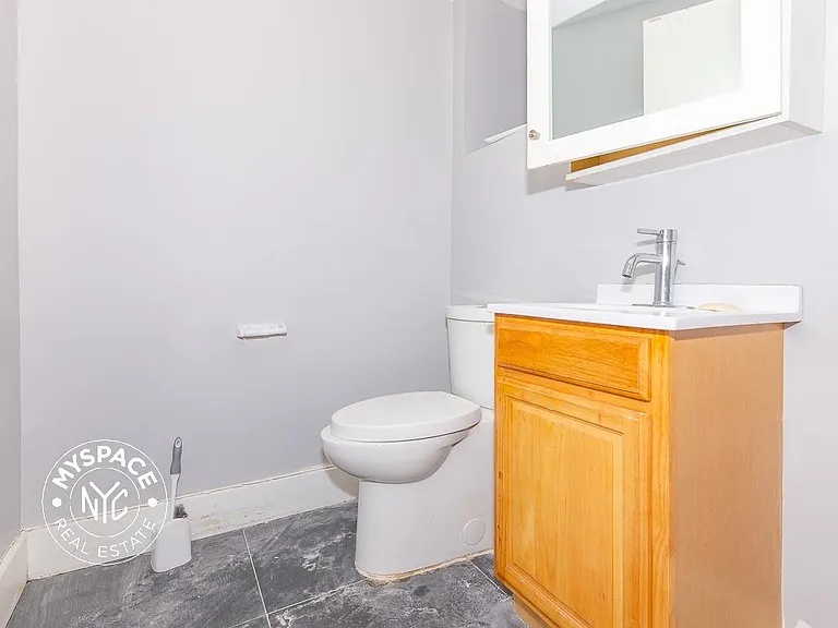 456 Madison St #1R — Photo 9