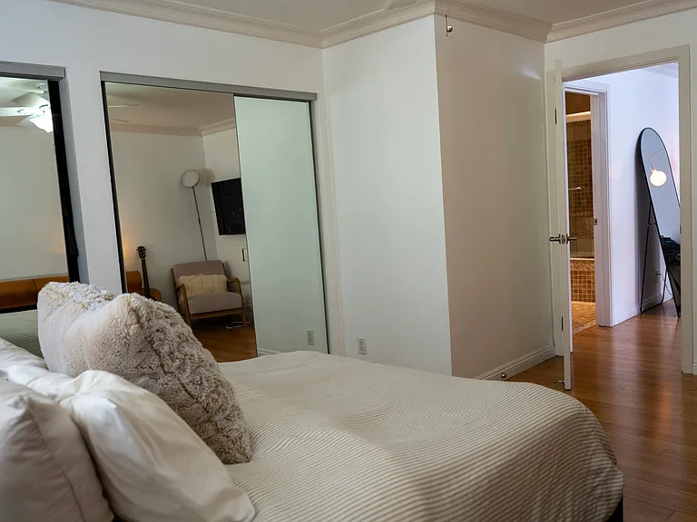 1154 S Barrington Ave #106 — Photo 13