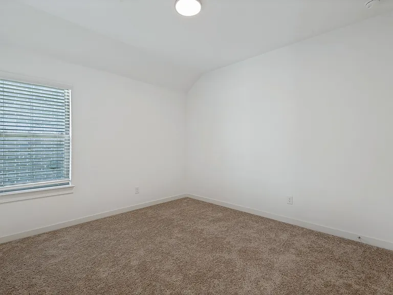 1806 Balfour Bnd — Photo 8