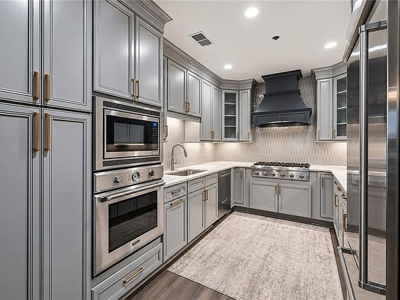 4th image of 2233 Peachtree Rd NE Unit 402