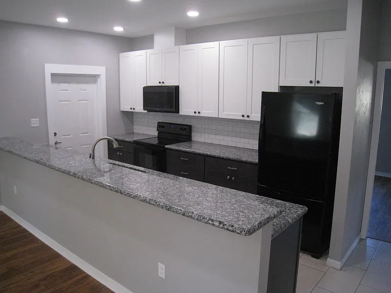 528 SW 6th Pl — Photo 3