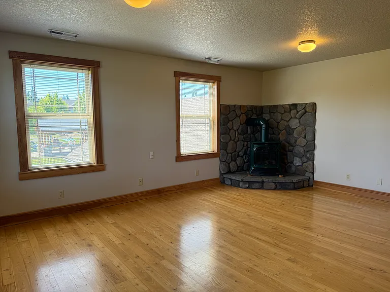 19383 Pine Ave — Photo 15