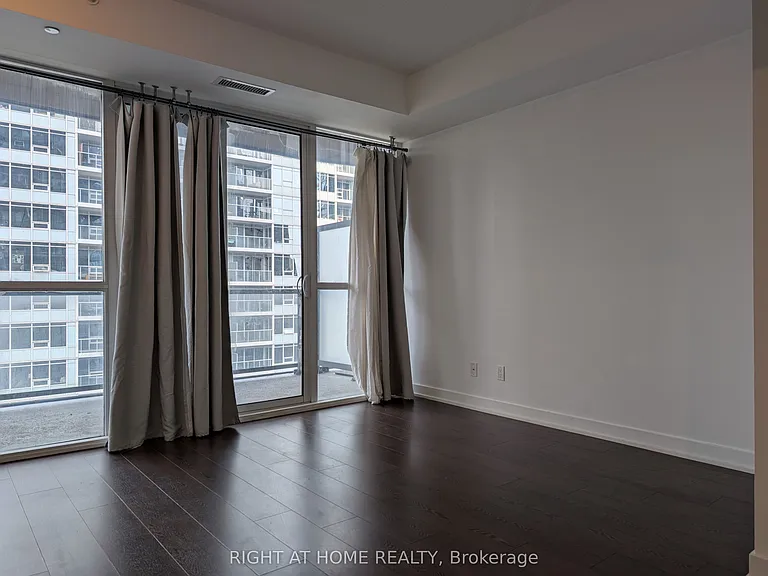 20 Bruyeres Mews #1109 — Photo 4