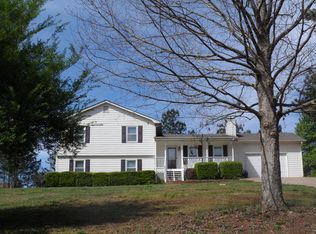 354 Ridgeview Dr, Auburn, GA 30011