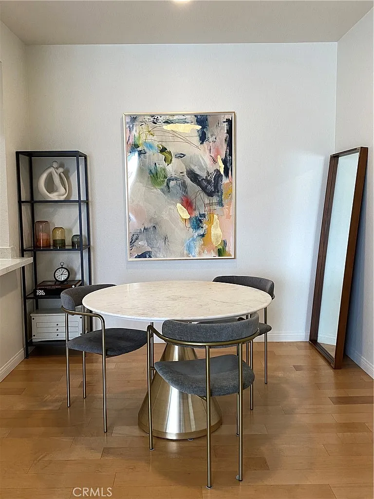 2 bed, 972 sqft, $2,800 — Photo 2