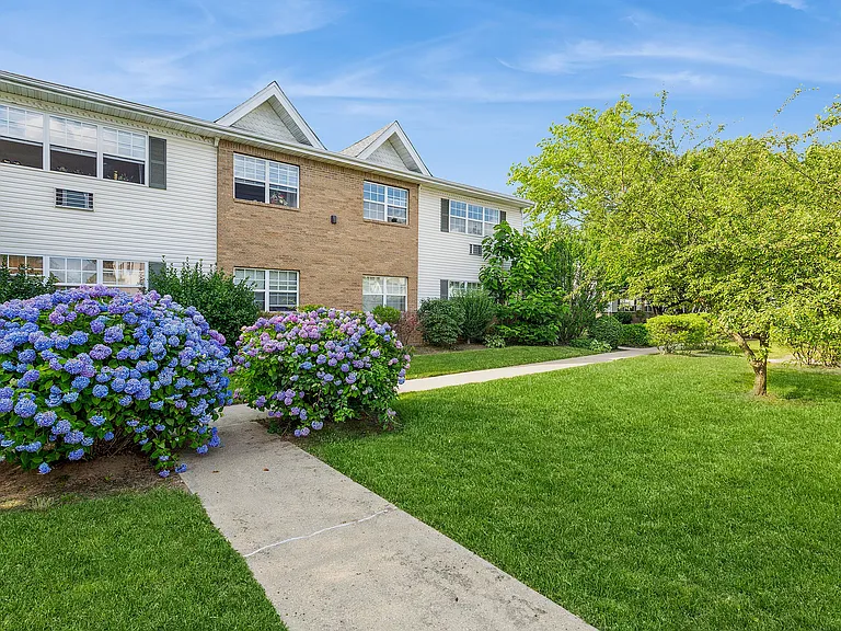 Zen Long Island at Bay Shore 55+ Community — Photo 21