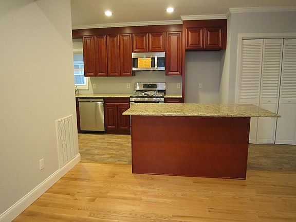 2nd image of 20 Spencer Pl #1