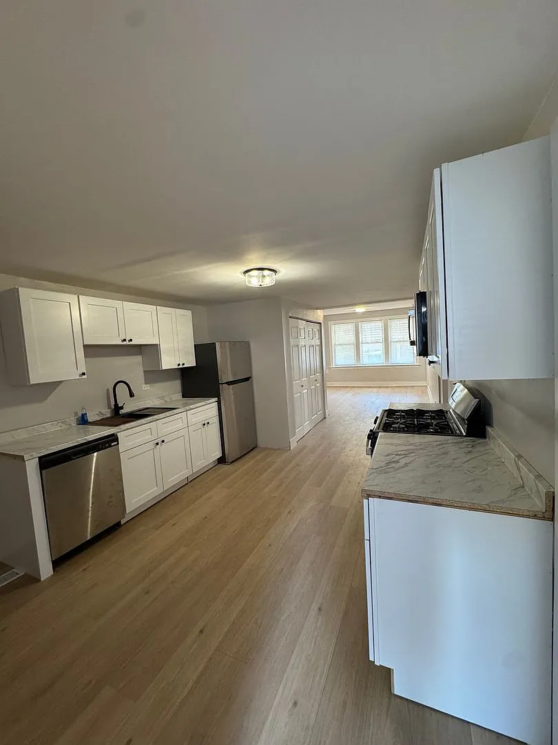 532 W 26th — Photo 1