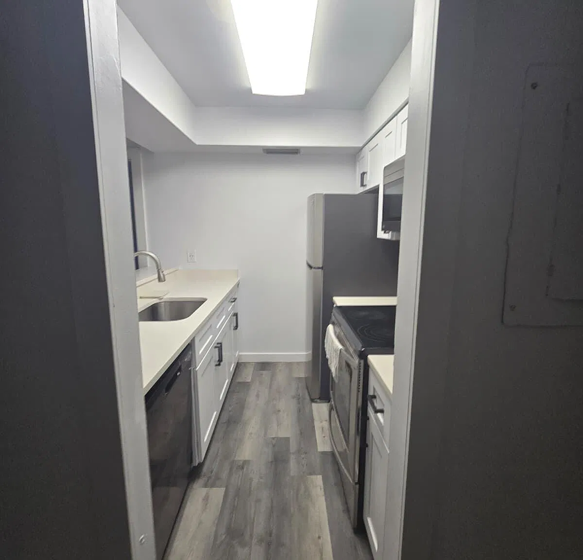 2 bed, 2.0 bath, 735 sqft, $2,350 — Photo 3
